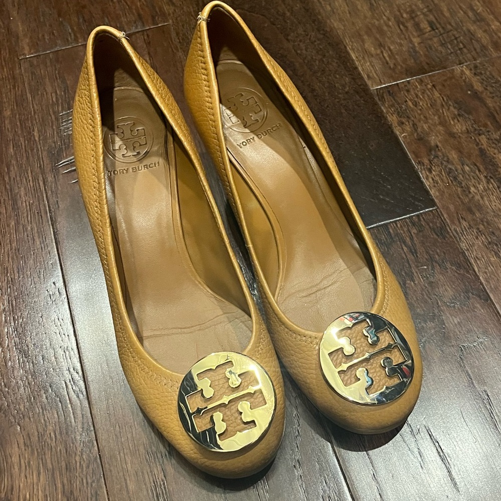 Tory Burch Wedge Heels Tan
